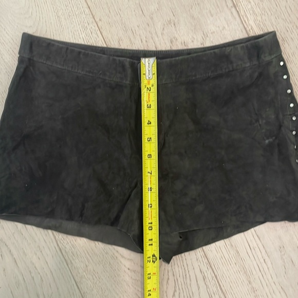 New without tags sexy suede shorts with studs - Picture 7 of 7